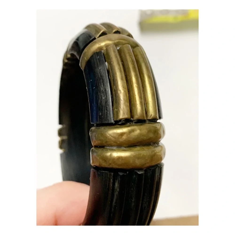 Vintage boho brass and acrylic? Unique Ribbed bangle bracelet SMALL